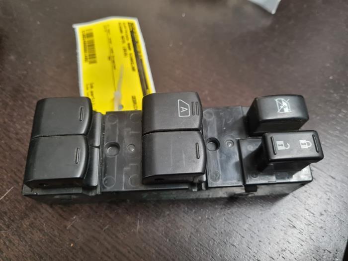 Commutateur vitre électrique d'un Nissan Note, -, 3 mois de garantie, Utilisé, -