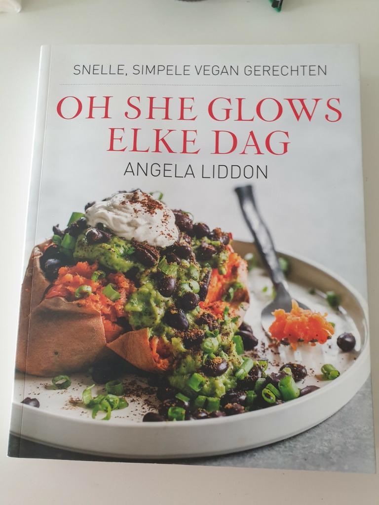 Angela Liddon - Oh she glows - elke dag, Ophalen of Verzenden, Zo goed als nieuw, Angela Liddon
