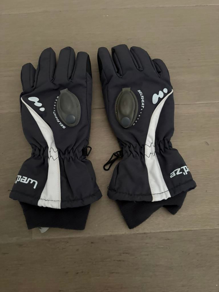 Wedze ski handschoenen (selfheat system, 12 jaar, 17-18 cm), Ophalen, Jongen of Meisje, Zo goed als nieuw, Handschoenen