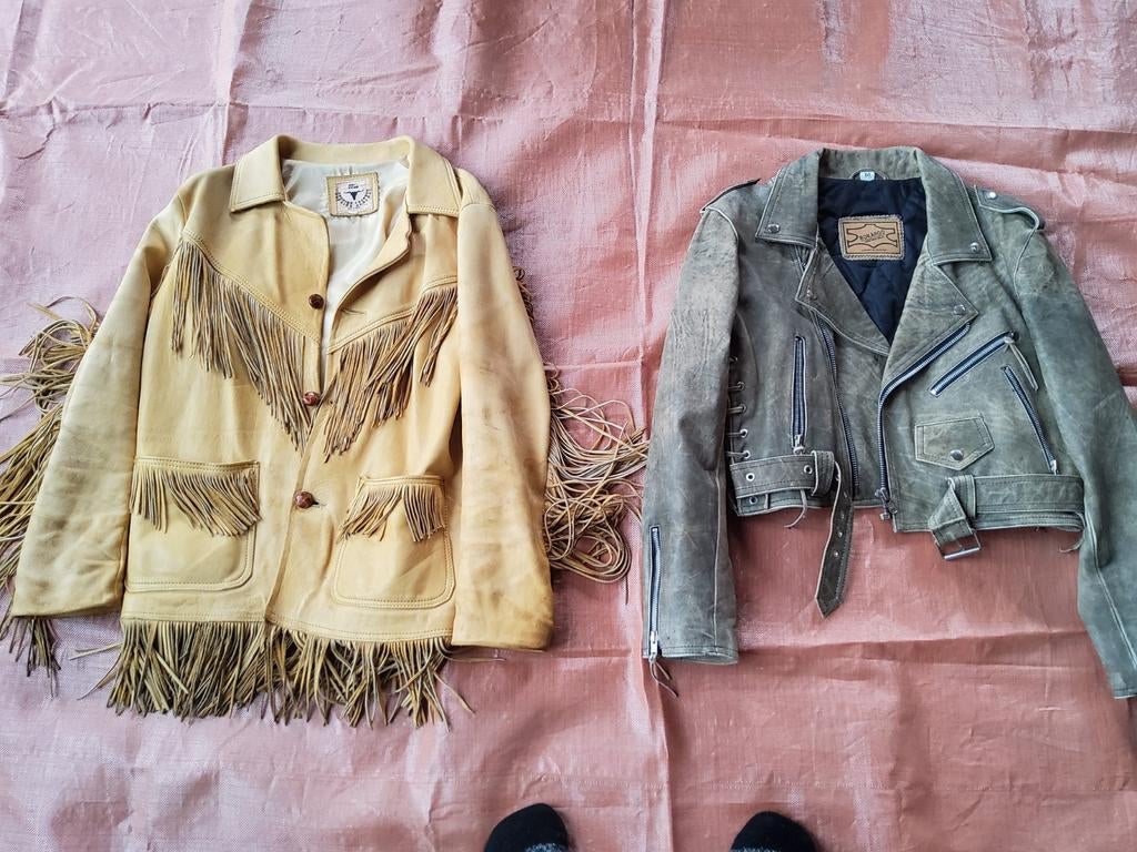 Gilets en cuir Style Western (gauche), Enlèvement
