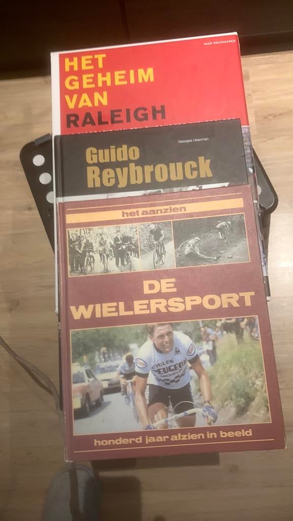 Boeken wielrennen, Ophalen of Verzenden, Zo goed als nieuw