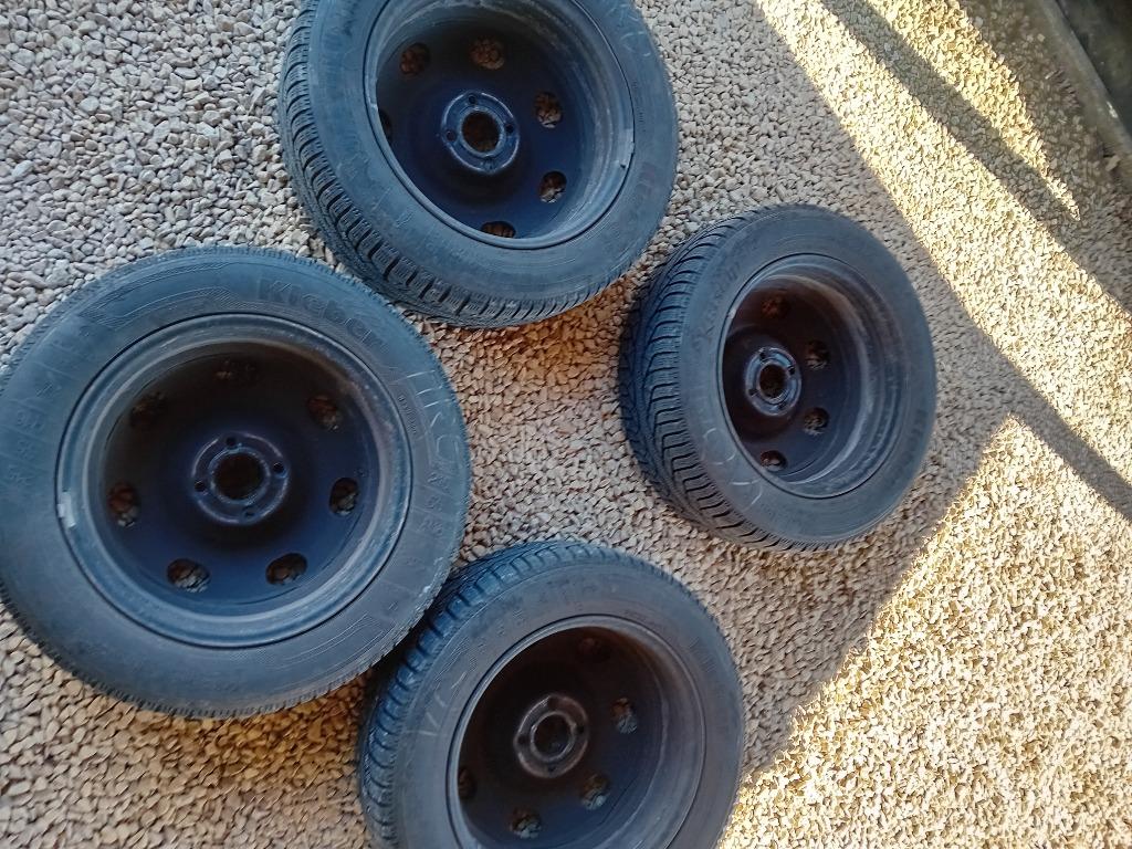 4 jantes + pneus hiver 215 55 r16, Autos : Pièces & Accessoires, Pneus & Jantes, Pneus hiver, 255 mm, 16 pouces, Véhicule de tourisme