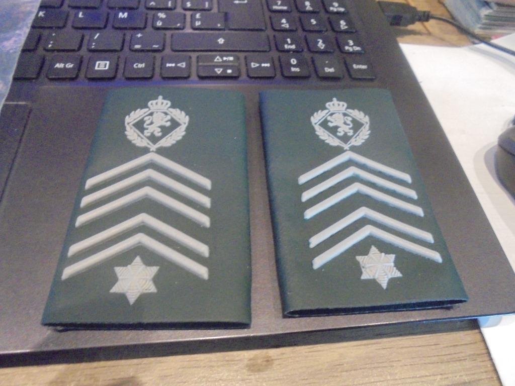 KMS 2 jaar dubbelzijdig, Verzamelen, Militaria | Algemeen, Ophalen of Verzenden, Landmacht, Embleem of Badge