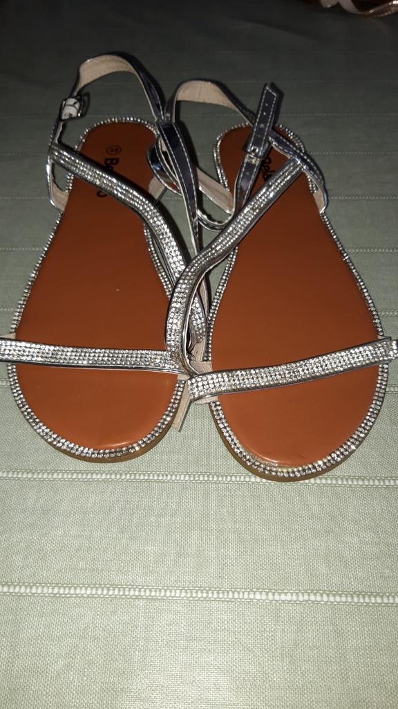 Teenslippers  zilverkleurig maat 38, Enlèvement, Neuf
