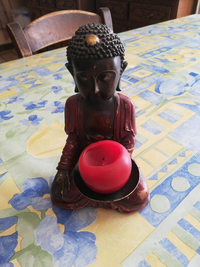 Bouddha avec bougie., Enlèvement ou Envoi, Comme neuf