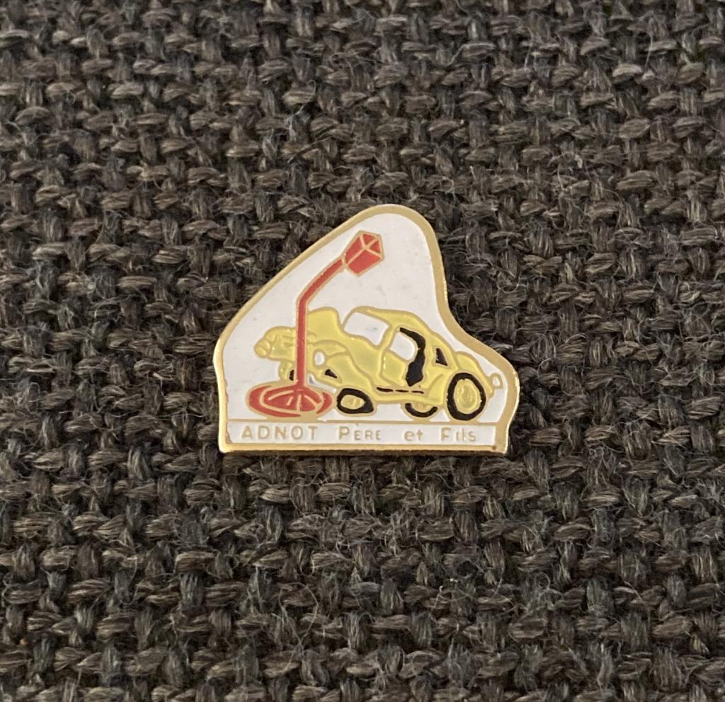 PIN - ADNOT - PERE ET FILS - AUTOMOBILE - GARAGE, Verzenden, Gebruikt, Transport, Speldje of Pin