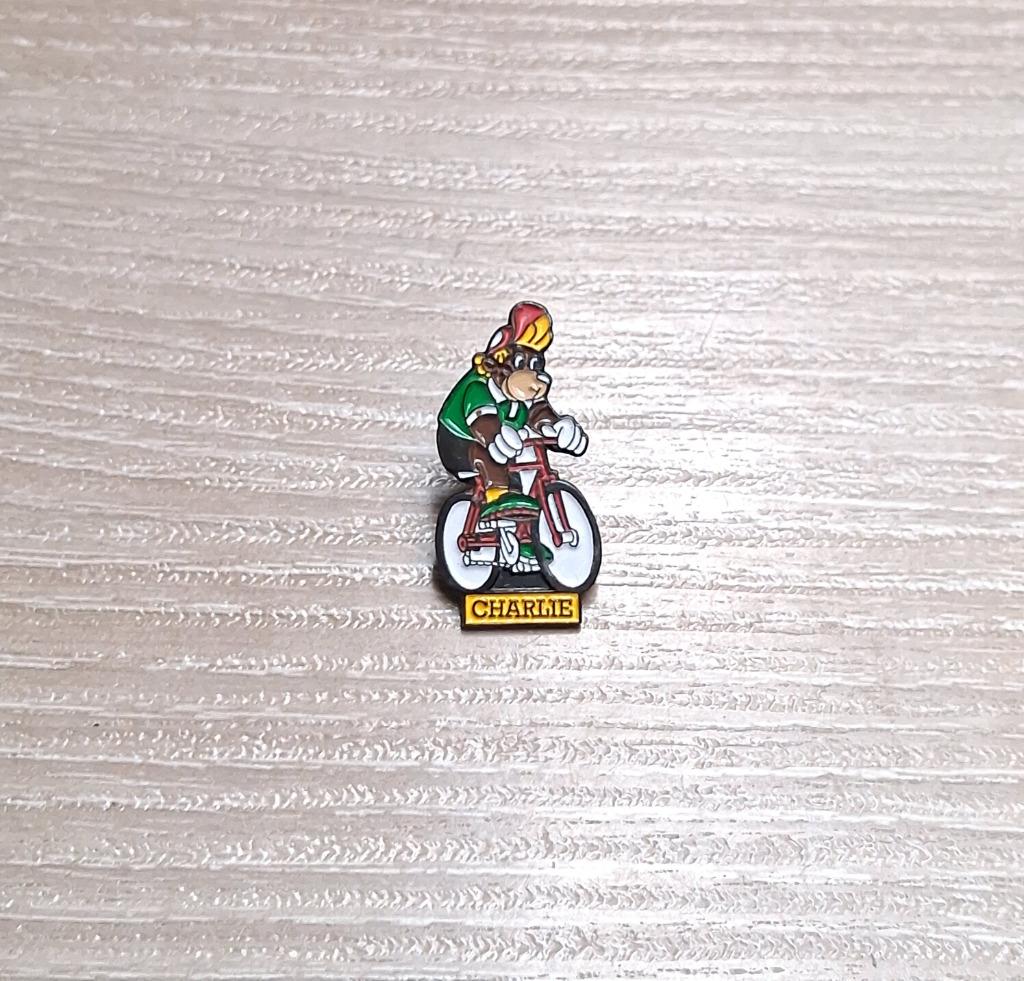 PIN - CHARLIE - BEERTJE - FIETS - VELO, Envoi, Utilisé, Figurine, Insigne ou Pin's