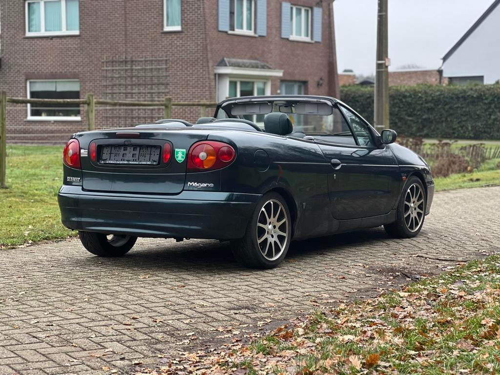 Renault Megane 2.0 Liter Cabrio Airco Leder 1000€, 4 zetels, Cabriolet, Leder, Handgeschakeld