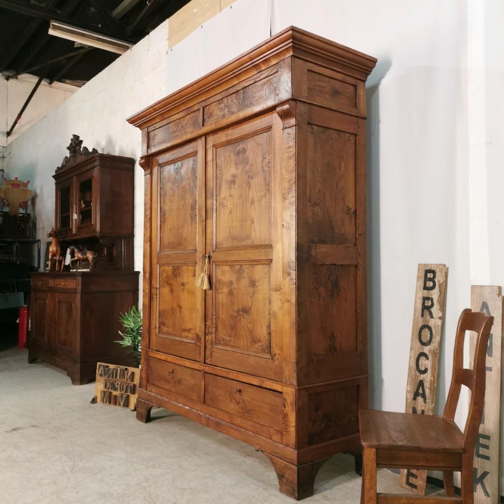 Armoire ancienne en bois de châtaignier français H 211 W 158, Enlèvement