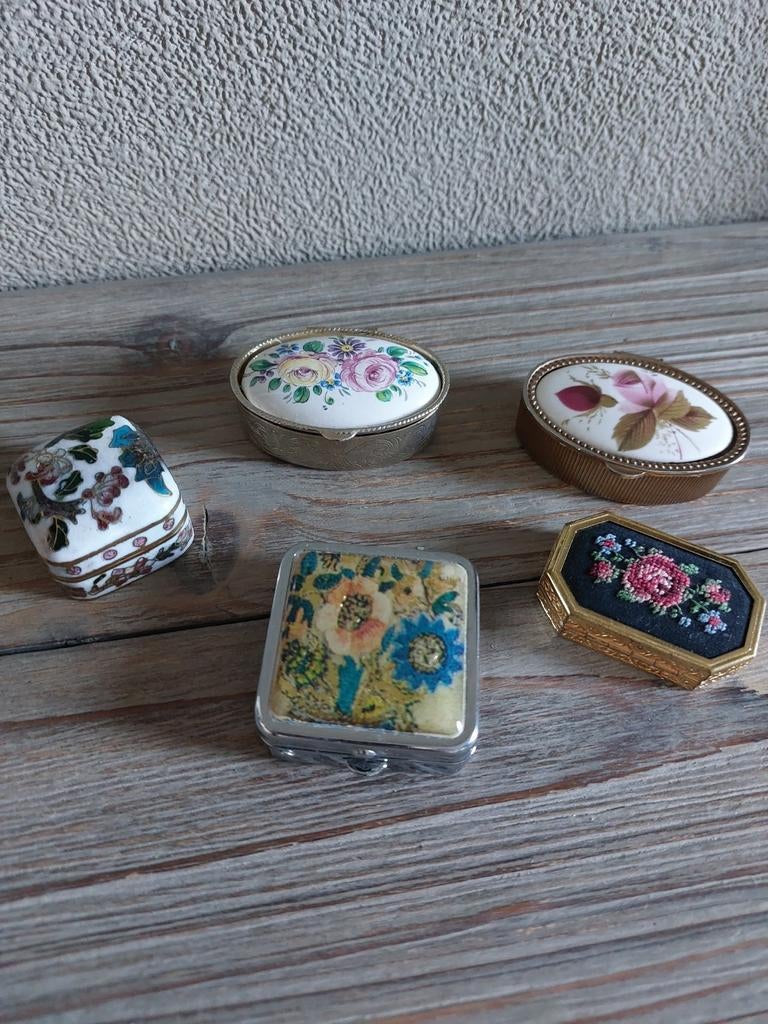 Oude pillendoosjes, Ophalen
