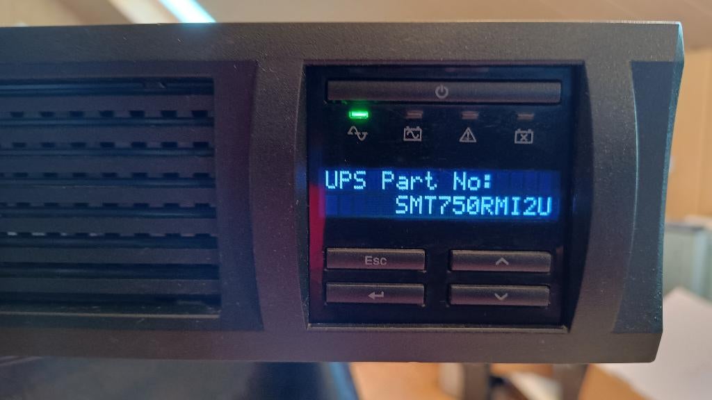 UPS APC SMT750RMI/525W-new battery-getest-rack, Verzenden, Gebruikt