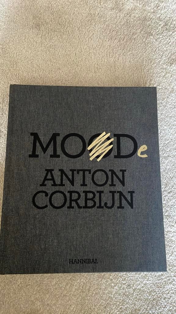 Anton corbijn mode met handtekening en fiche handtekening, Boeken, Ophalen of Verzenden, Zo goed als nieuw