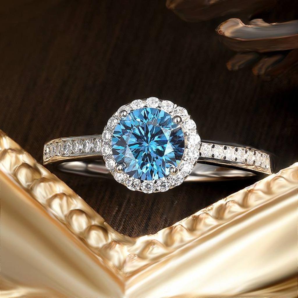 Ring met azuurblauwe moissaniet, 3 karaat!, Handtassen en Accessoires, Ringen, Nieuw, 17 tot 18, Met edelsteen, Dame