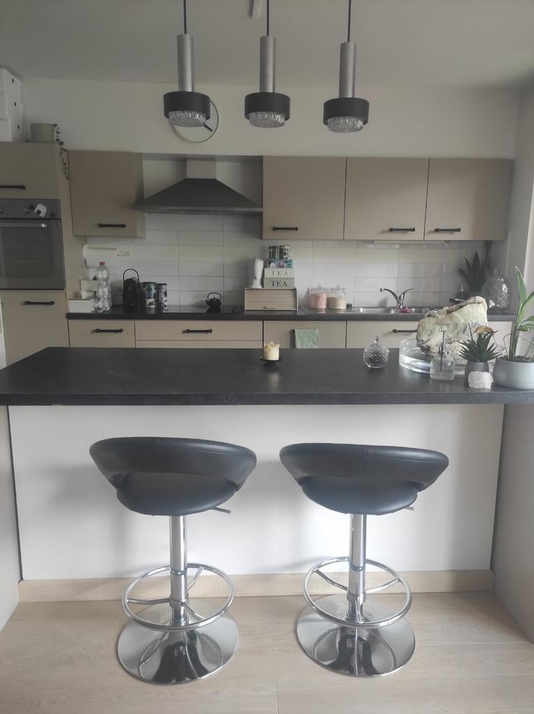 Set van 2 zwarte design barkrukken, Huis en Inrichting, Barkrukken, Ophalen, Gebruikt, Metaal, In hoogte verstelbaar