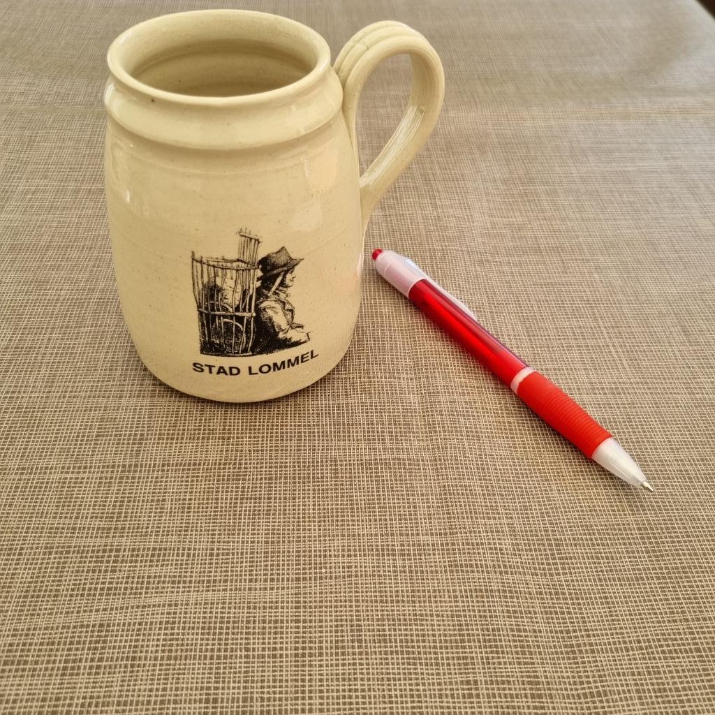Kleine bierpot van de stad Lommel, Verzamelen, Ophalen of Verzenden, Gebruikt, Porselein, Overige typen