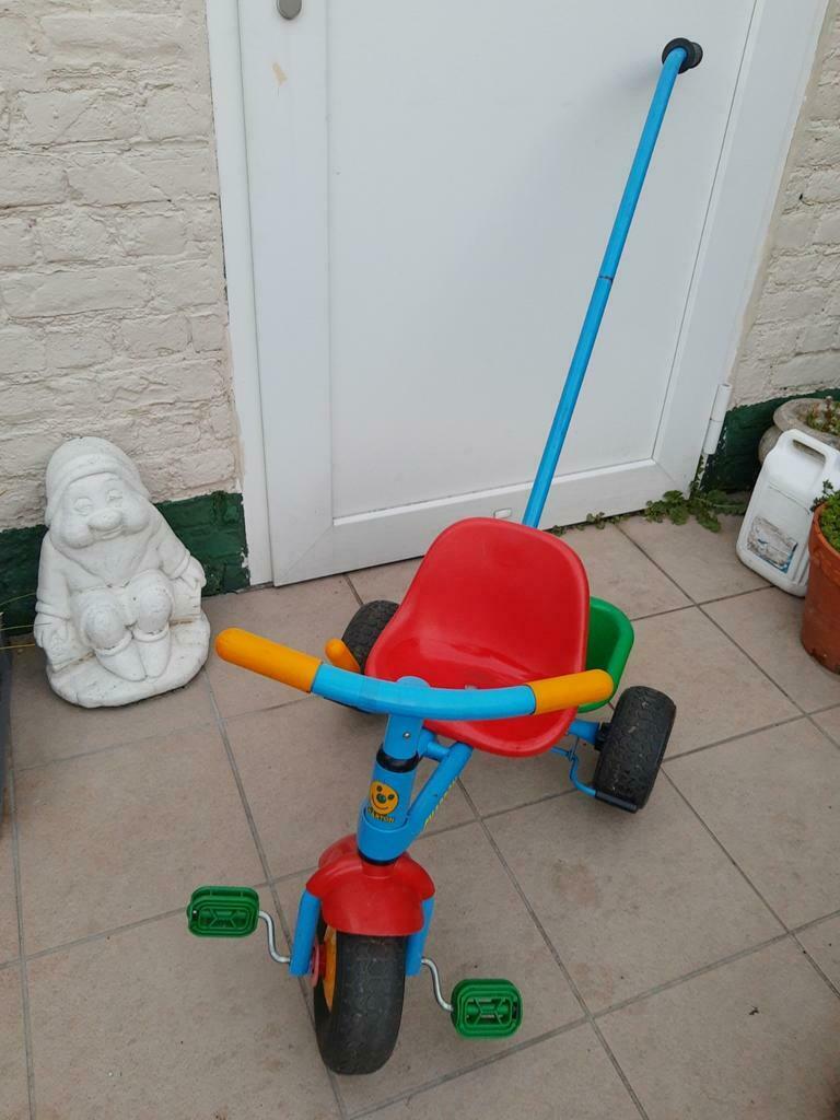 Kleurrijke driewielertje met duwstang, Ophalen of Verzenden, Zo goed als nieuw