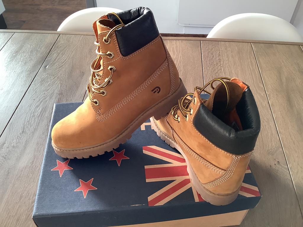 Dames veterlaarsjes, nubuck leder, maat 37, Ophalen, Zo goed als nieuw, Lage of Enkellaarzen