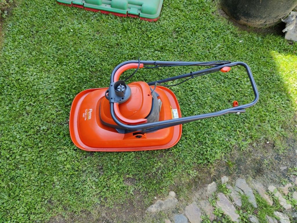 Tondeuse Flymo 330 sur coussin d'air, Tuin en Terras, Grasmaaiers, Ophalen, Zo goed als nieuw
