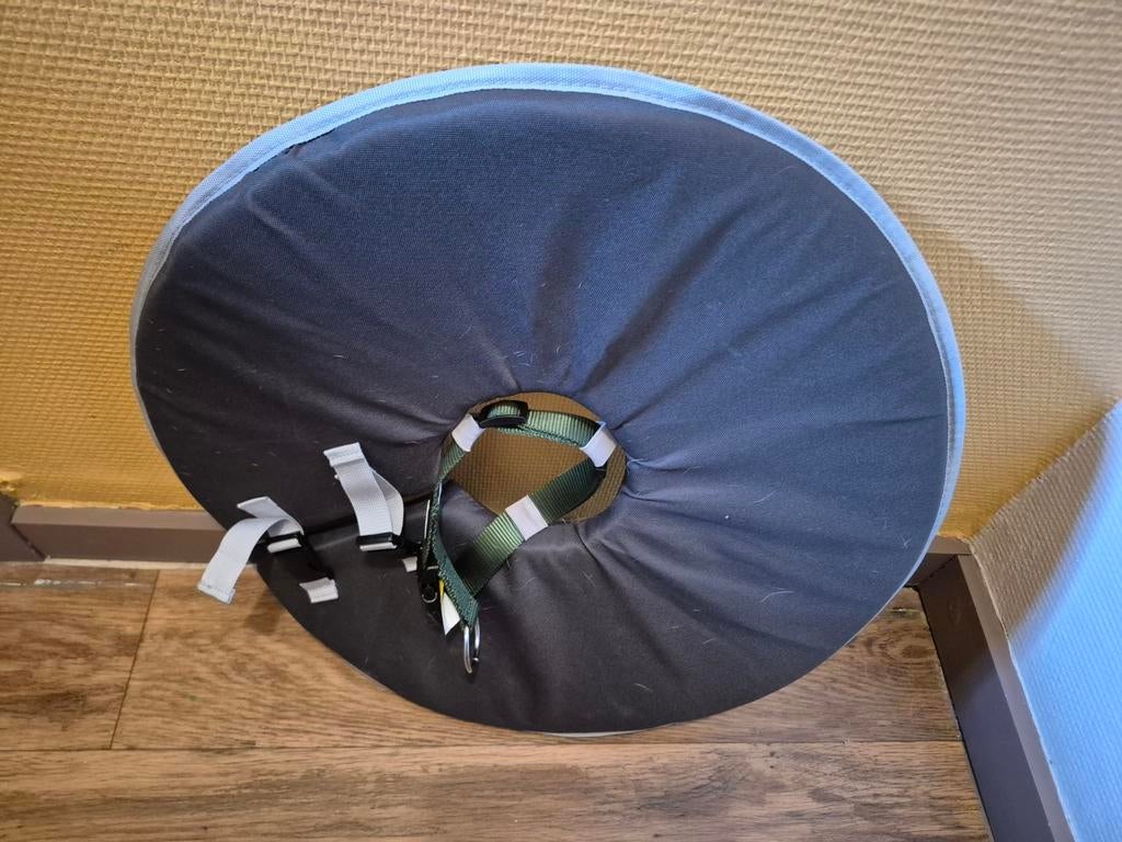 Halsband met kap, Ophalen, Zo goed als nieuw
