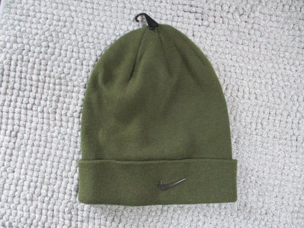 Nike muts beanie metal swoosh nieuw groen kaki, Kleding | Heren, Mutsen, Sjaals en Handschoenen, Ophalen of Verzenden, Nieuw, Nike