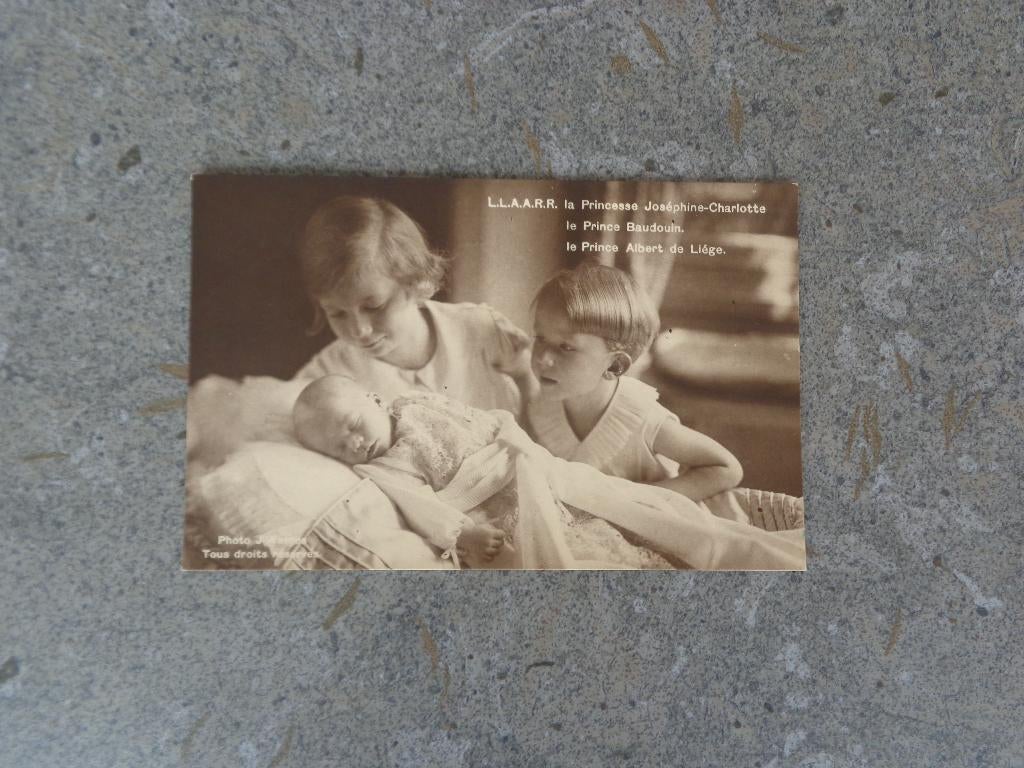 Royauté : 1 ancienne photo avec les 3 enfants royaux, Collections, Enlèvement
