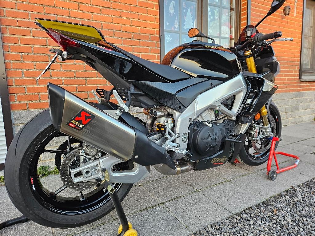 Aprilia tuono v4 1100cc fabriek 7970km, 4 cilinders, Motorrijbewijs A, Traction Control, Bedrijf