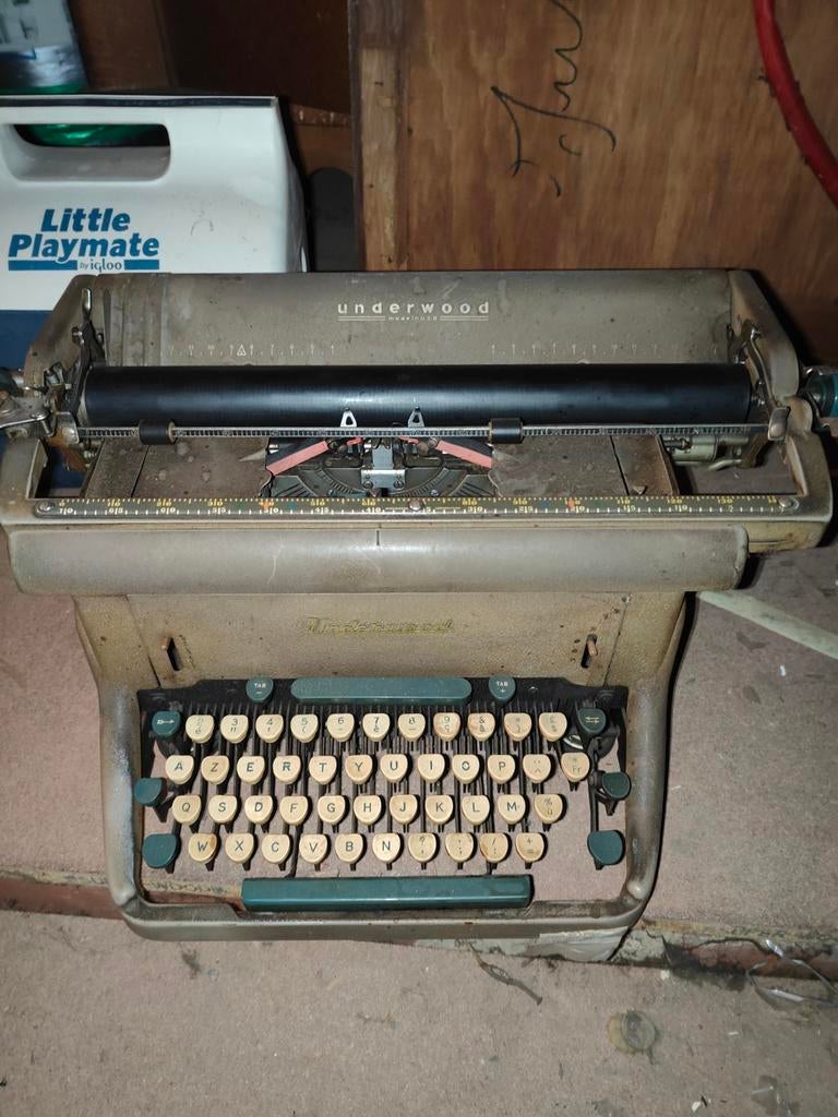 Machine à écrire, Enlèvement, Utilisé