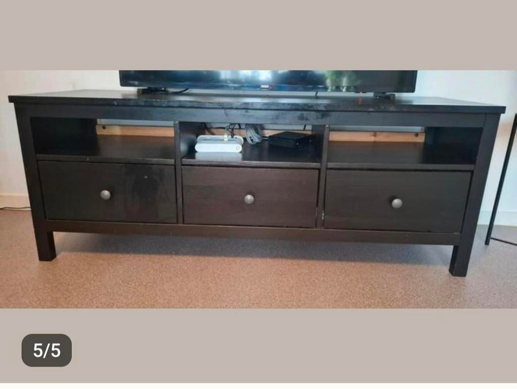 Tafel eten en tv cast, Ophalen