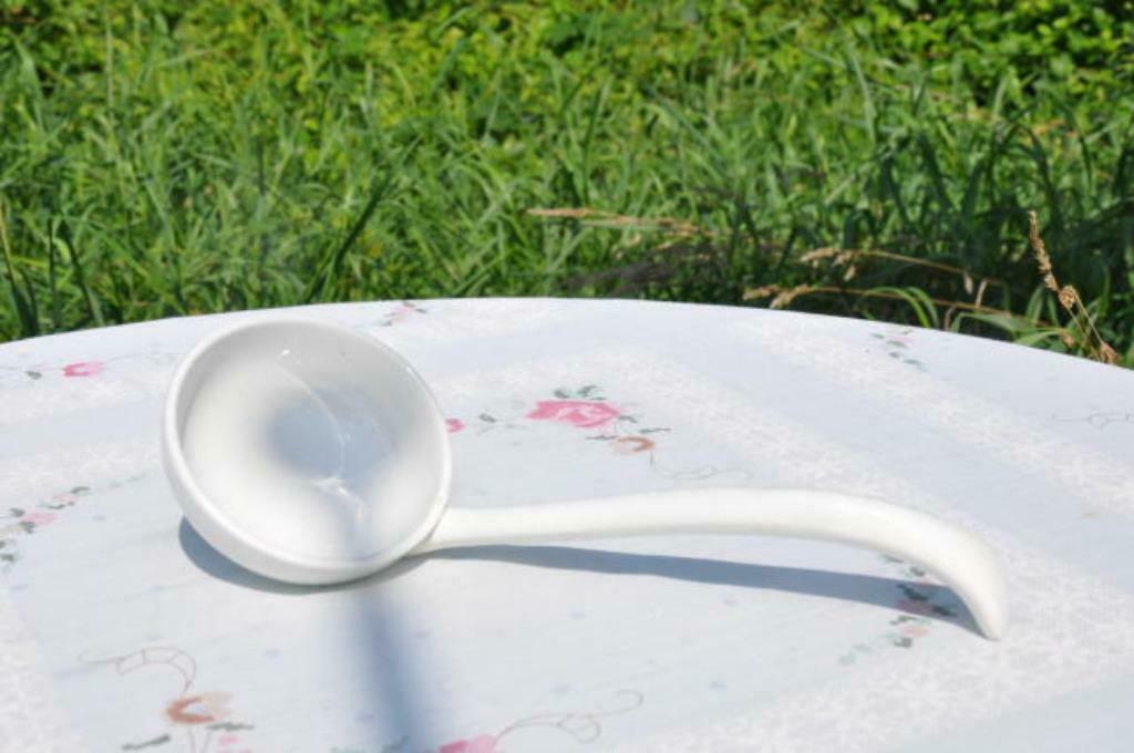 §  louche en faience blanche Maastricht, Enlèvement ou Envoi