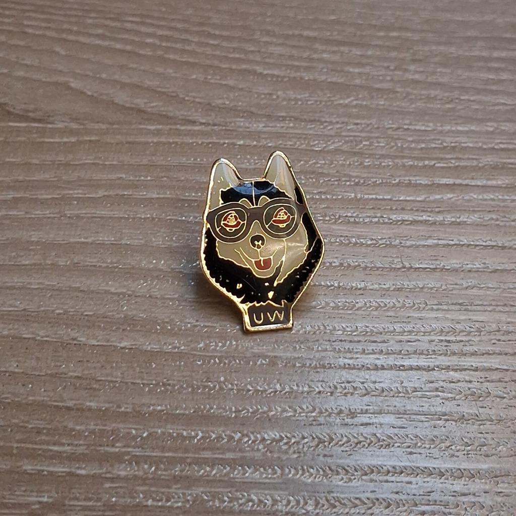 PIN - UW - WOLF - HOND - CHIEN, Verzenden, Gebruikt, Dier of Natuur, Speldje of Pin