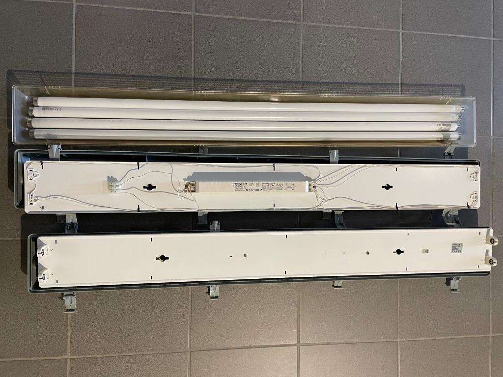 T/l armaturen compleet met lampen, Doe-het-zelf en Bouw, Elektriciteit en Kabels, Ophalen, Zo goed als nieuw, Overige typen