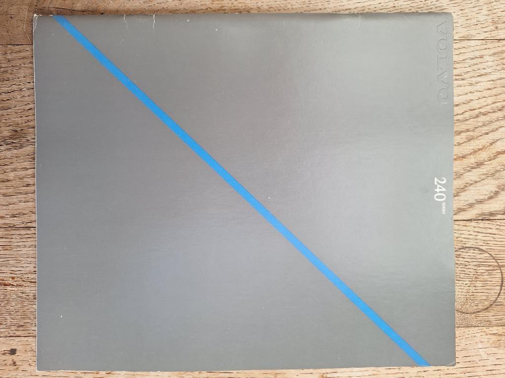 VOLVO 240 SERIES 1985 CANADA BROCHURE 24 PAGES TEXTE ANGLAIS, Boeken, Auto's | Folders en Tijdschriften, Ophalen of Verzenden