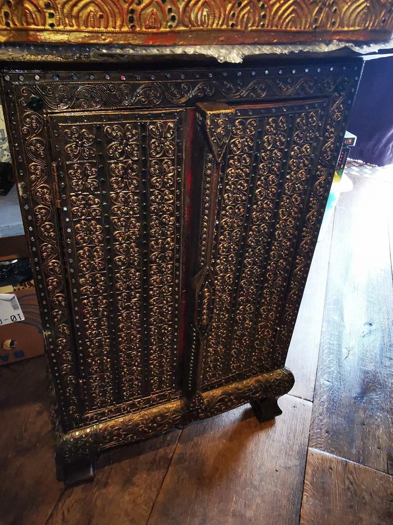 Armoire chinoise, Enlèvement