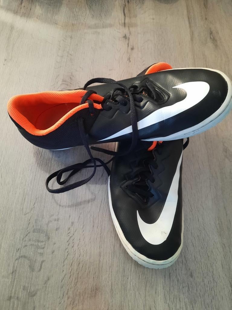 Zaalvoetbalschoenen Nike maat 44, Ophalen of Verzenden, Zo goed als nieuw