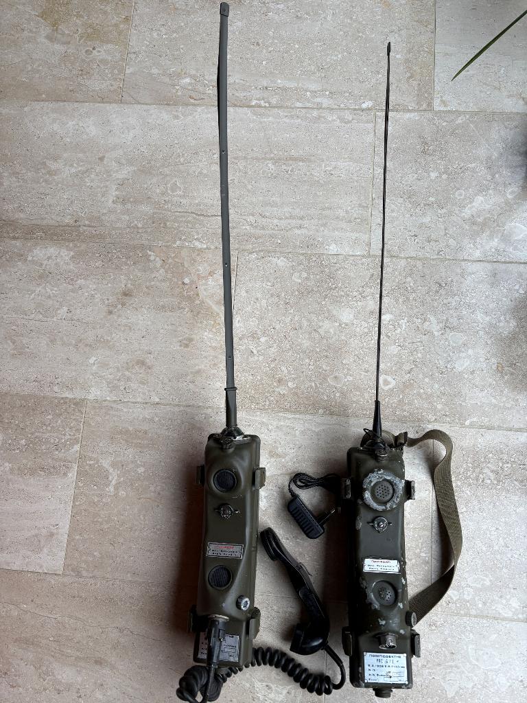 Paire de radios militaires PRC-6/E VHF FM fonctionnelles, Verzamelen, Ophalen of Verzenden, Landmacht, Overige typen