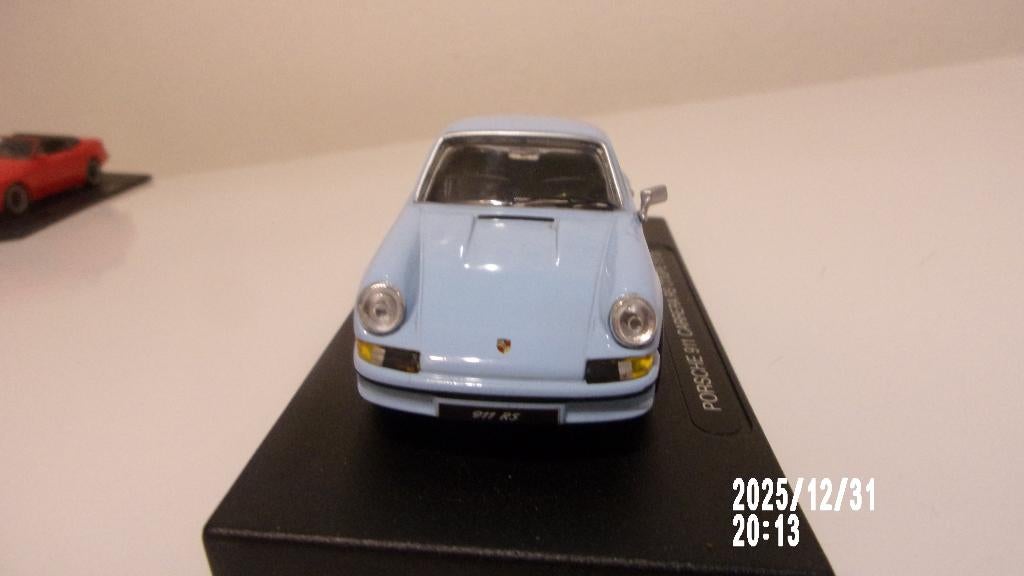 PORSCHE 911 CARRERA RS 73.De AGOSTINI 1/43 COMME NEUVE., Hobby & Loisirs créatifs, Enlèvement ou Envoi, Comme neuf, Voiture, Autres marques