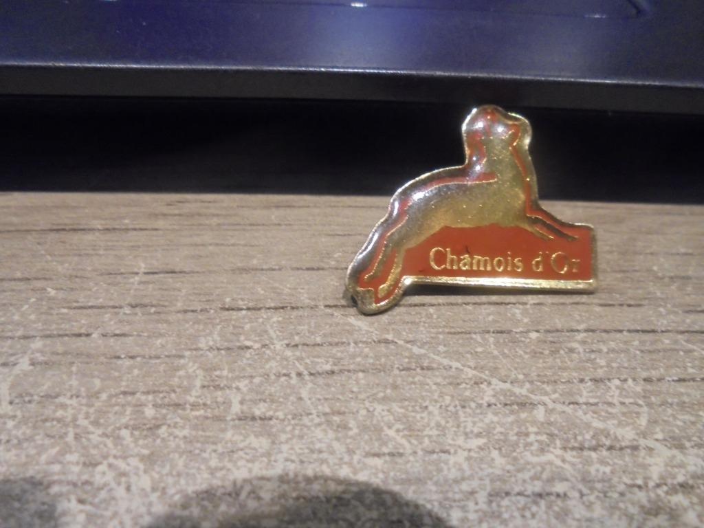 pin Chamois D'or, Enlèvement ou Envoi, Comme neuf, Insigne ou Pin's