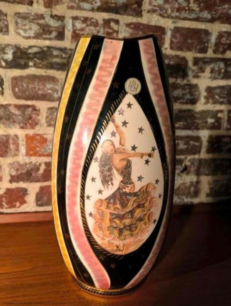 Vaas Hubert Béquet uit Quaregnon. Vintage, Ophalen