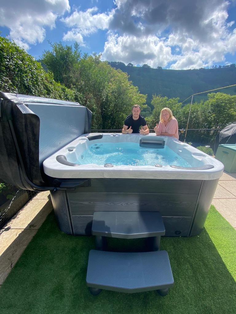 Jacuzzi exterieur pour 5 à 6 personnes✅un bon hydromassage, Enlèvement ou Envoi, Neuf, LED