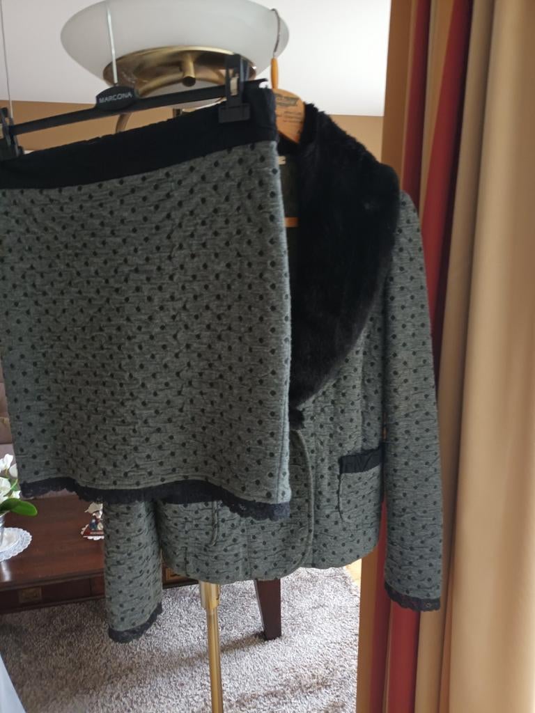 Ensemble très élégant « MIA F » n, Enlèvement ou Envoi, Taille 42/44 (L), Gris