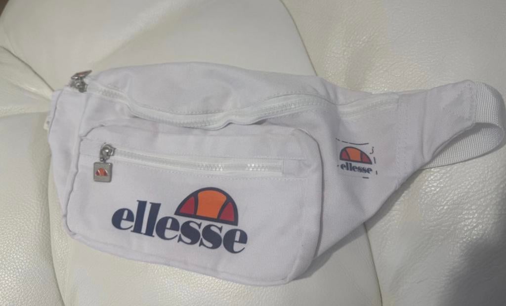 Sac banane ellesse, Enlèvement