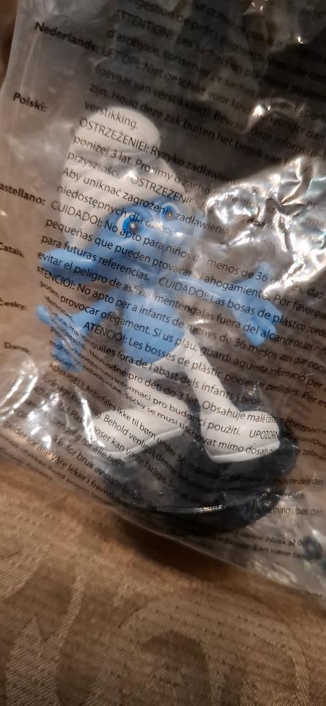 Klungel Smurf op zwart voetje uit cinema, Verzamelen, Ophalen of Verzenden, Nieuw, Klungelsmurf, Poppetje, Figuurtje of Knuffel