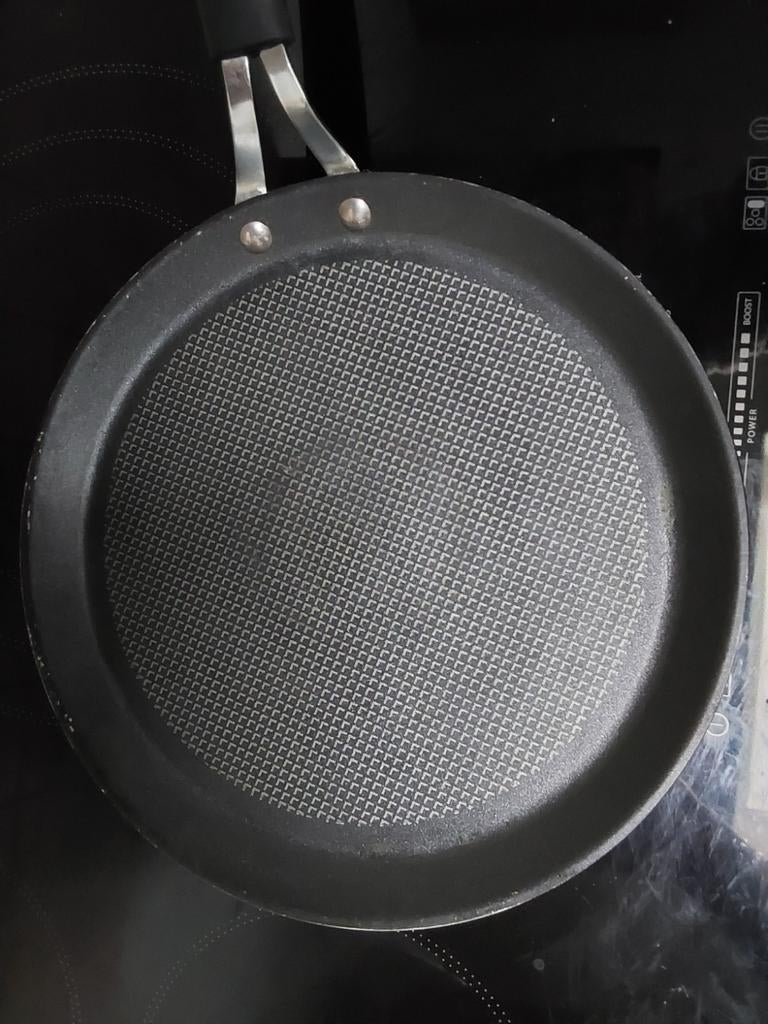 Pannenkoekenpan Lagostina 28 cm, Huis en Inrichting, Ophalen, Gebruikt, Koekenpan of Braadpan, Inductieplaat