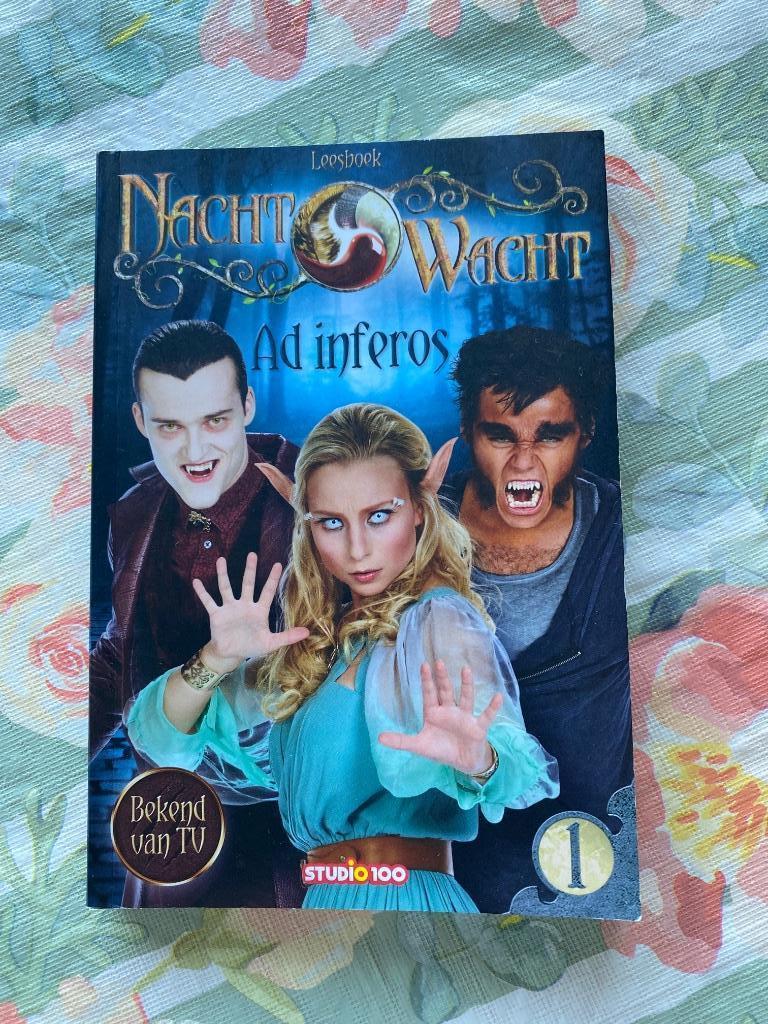 Leesboek nachtwacht deel 1 nieuwstaat, Studio 100, Ophalen of Verzenden, Zo goed als nieuw, Sprookjes