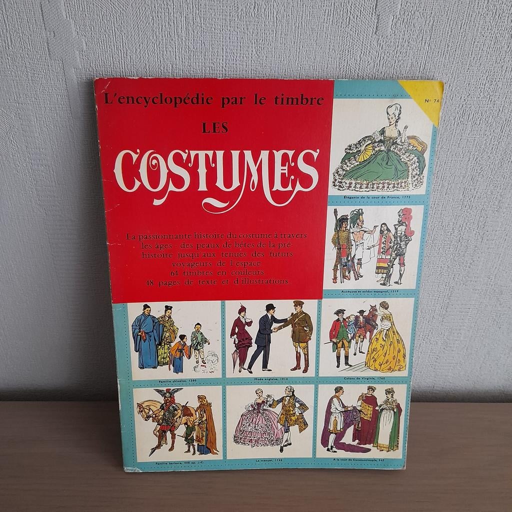 Album Les Costumes, 1961., Livres, Livres Autre, Enlèvement ou Envoi