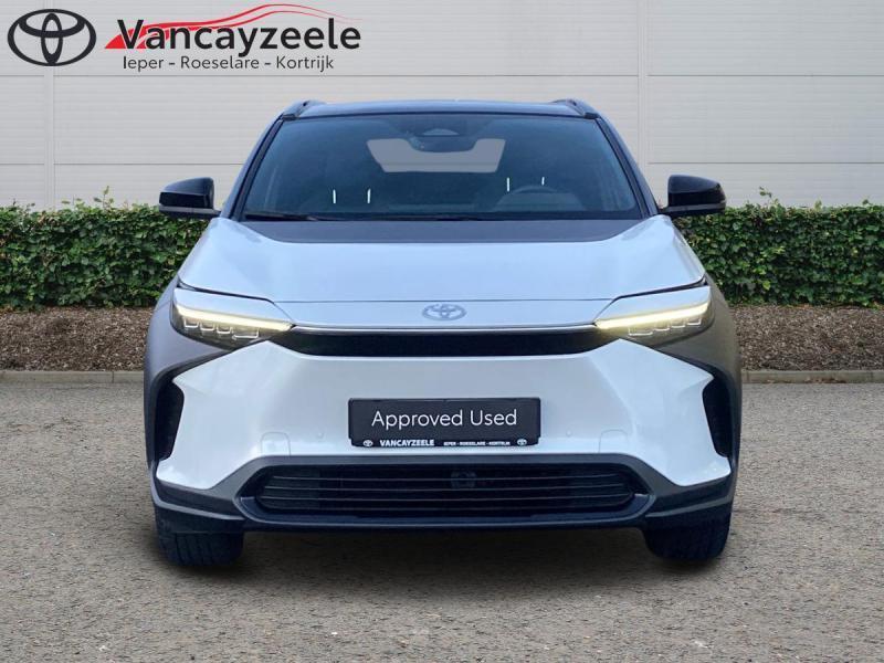 Toyota bZ4X Style+cam+gps+sens V+A, Auto's, Toyota, Automaat, Emergency brake assist, Zwart, Wit