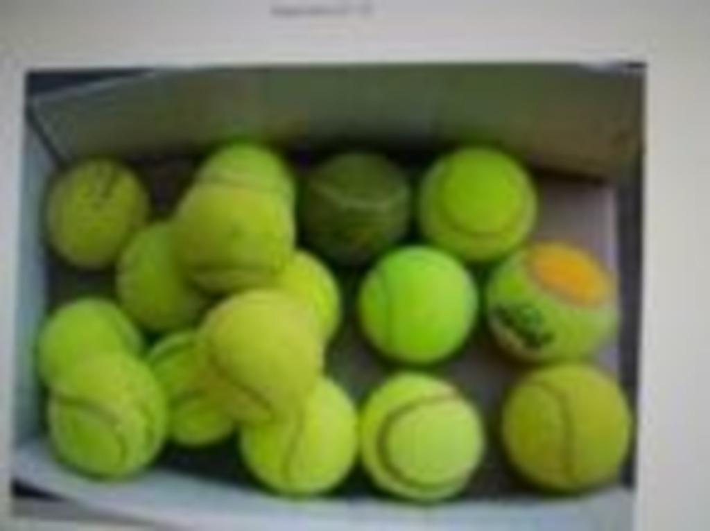 10 tennisballen, Sport en Fitness, Tennis, Ophalen, Zo goed als nieuw, Ballen, Overige merken