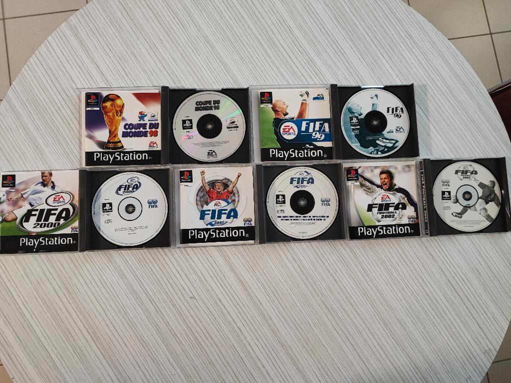 5 jeux FIFA PS1 complet sans aucune griffe, Consoles de jeu & Jeux vidéo, Jeux | Sony PlayStation 1, Enlèvement ou Envoi, 2 joueurs