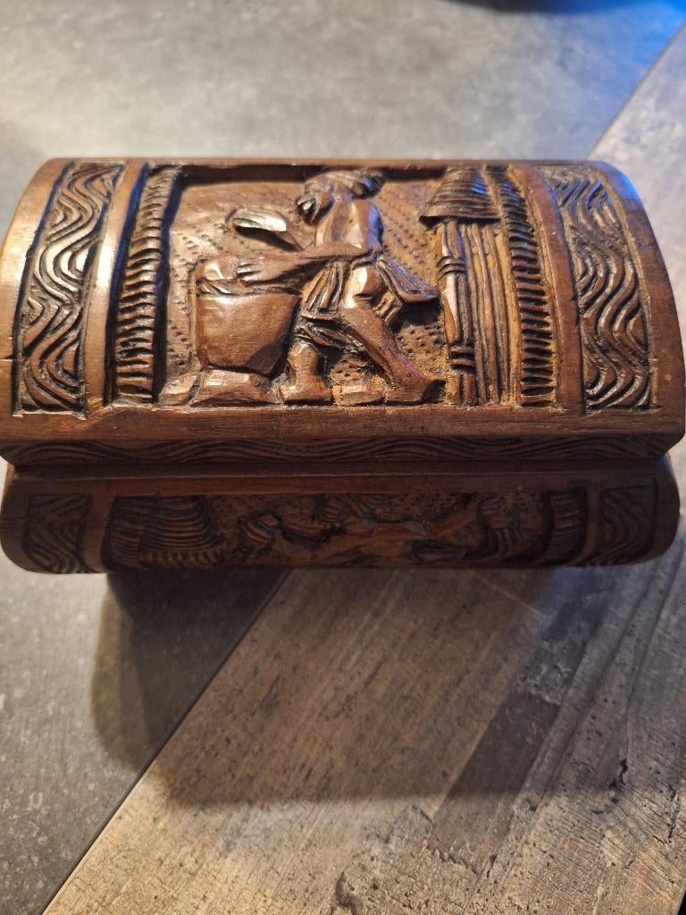 Houten kistje uit Congo, Ophalen