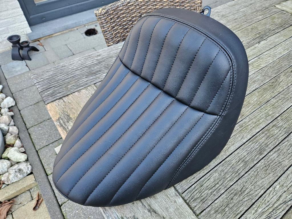 Nieuw Harley Davidson Street Bob zadel, Motoren, Ophalen, Nieuw